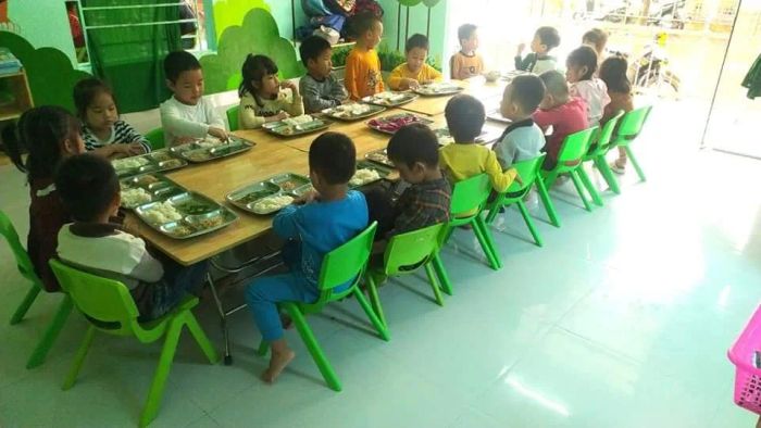 Hoạt động sáng tạo cùng giáo viên tại Doris Kids
