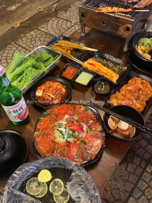 Không gian ấm cúng và các món nướng hấp dẫn tại Tiệm Nướng Ray - Ảnh 1