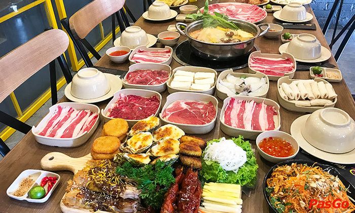 Không gian ấm cúng và món lẩu Thái đặc trưng tại Thai Deli
