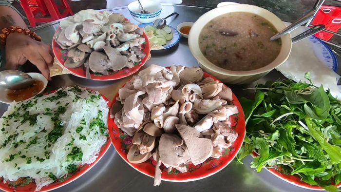 Góc ảnh hấp dẫn về cháo lòng thơm ngon chuẩn vị Nha Trang