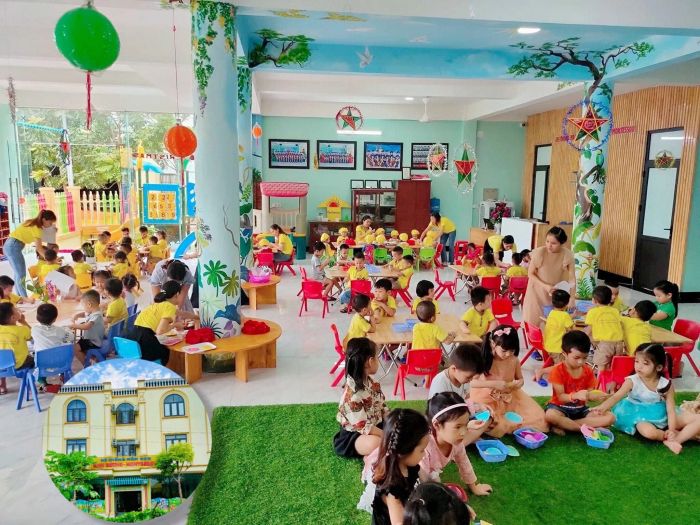 Giờ học thực hành cuộc sống theo phương pháp Montessori