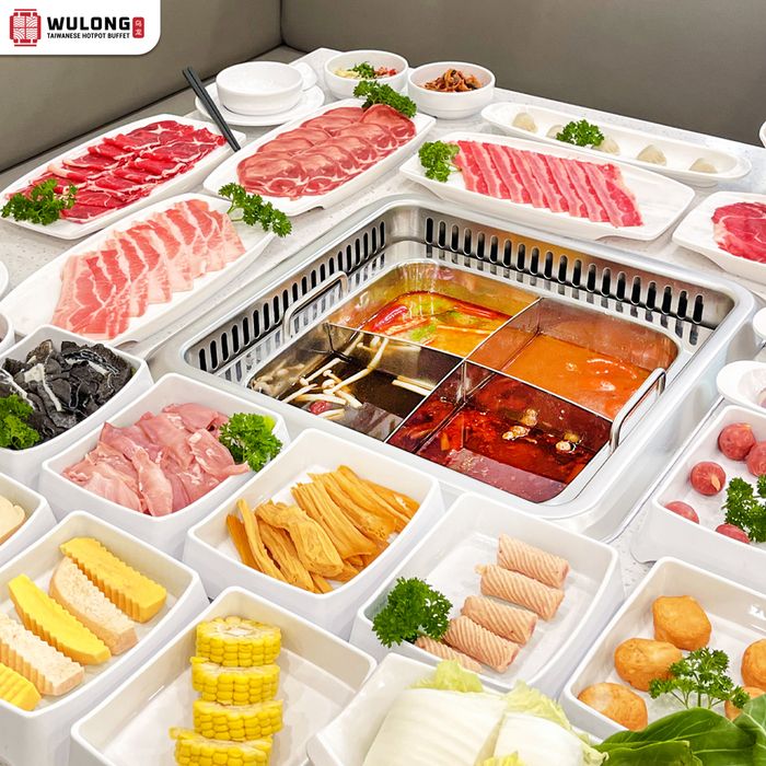 Không gian ấm cúng và món lẩu đặc trưng tại WuLong