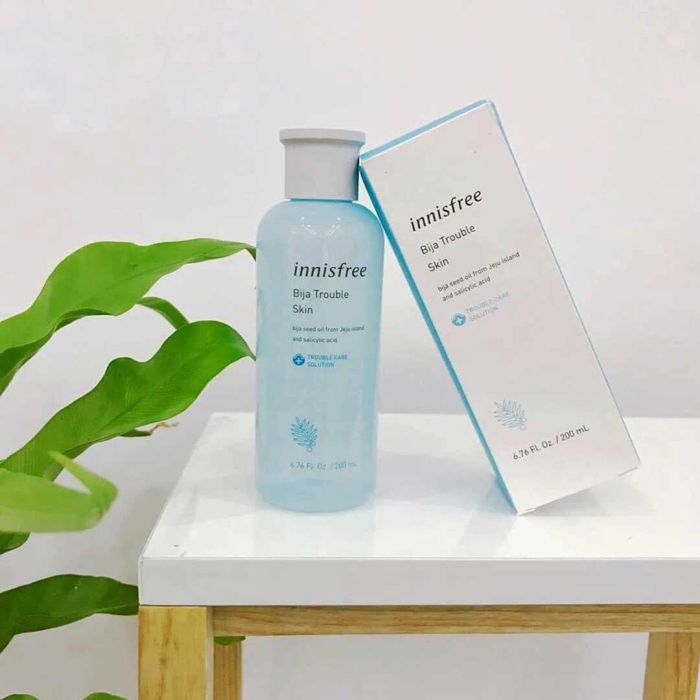 Nước Hoa Hồng Jeju Bija Trouble Skin - Cứu tinh cho làn da mụn với chiết xuất từ đảo Jeju tinh khiết, mang đến sự dịu nhẹ và kiểm soát dầu hiệu quả.