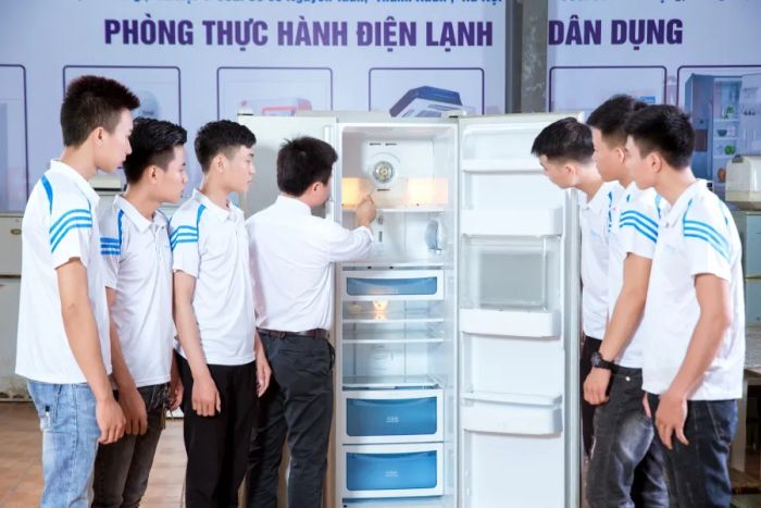 Hình ảnh cơ sở vật chất hiện đại tại Trung tâm Dạy Nghề Thanh Xuân