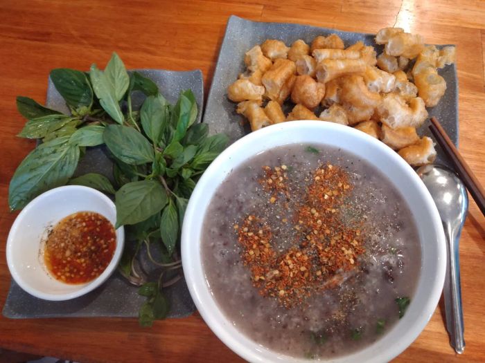 Góc ảnh chân thực về quy trình chế biến tại quán Gia Minh