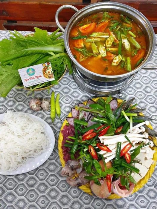 Không gian ấm cúng và món ngon đặc trưng tại Lúa Mới Quán - Ảnh 2