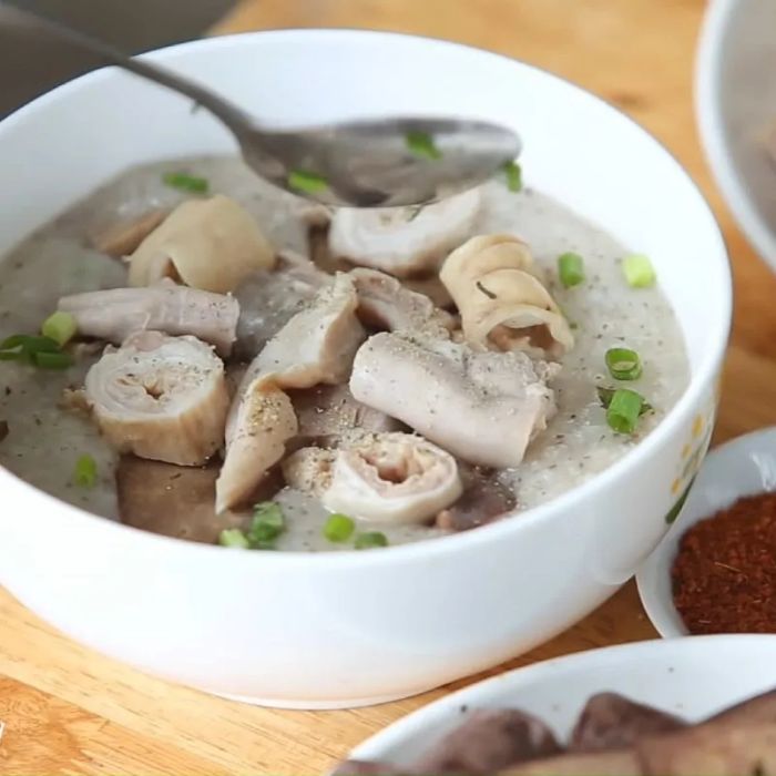 Hình ảnh chân thực về món cháo lòng đặc sản tại 30 Nguyễn Xiển