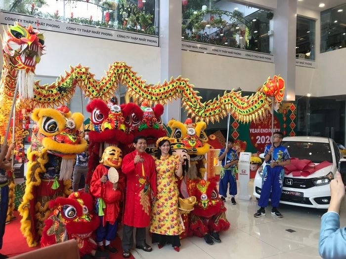 Khoảnh khắc ấn tượng từ màn biểu diễn của Đội Lân Thập Nhất Phường