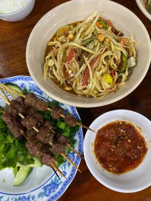 Không gian ấm cúng và món ngon đặc trưng tại Lào Việt Quán - Ảnh 3