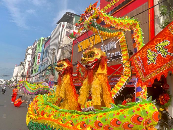 Hình ảnh biểu diễn ngoạn mục của Đoàn Lân Sư Rồng Quốc Đạt