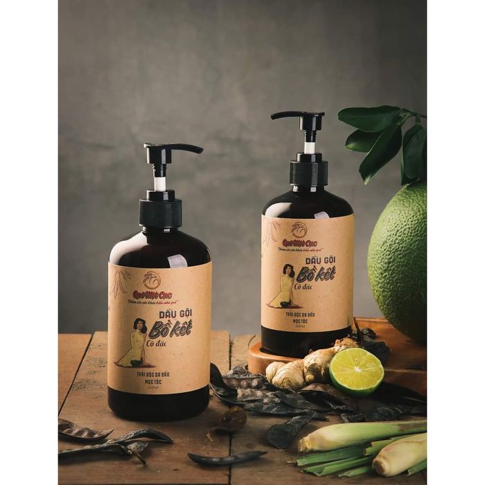 Hình ảnh chân thực dầu gội bồ kết Organic Quê Một Cục - tinh hoa từ làng quê Việt