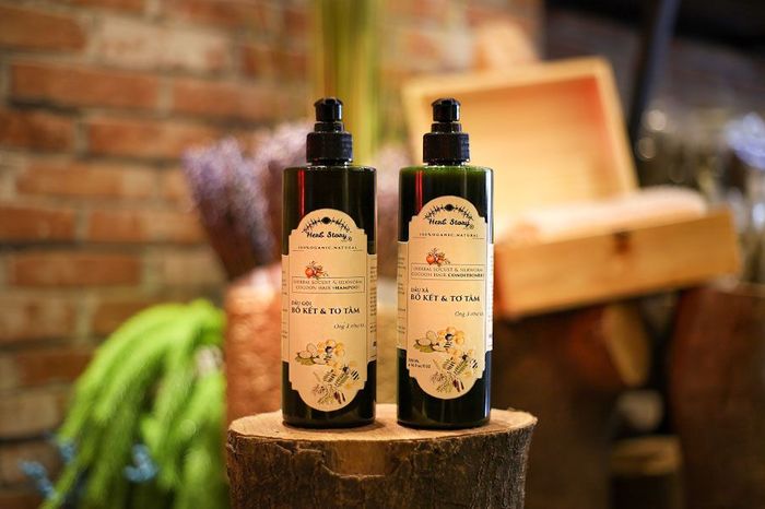 Hình ảnh dầu gội bồ kết tơ tằm Herbstory chính hãng