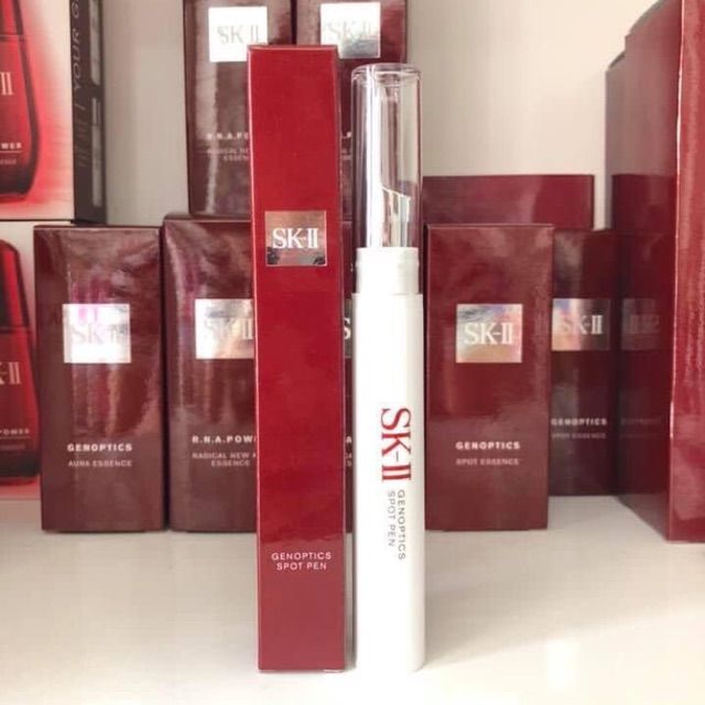 Hình ảnh cận cảnh bút trị nám SK-II Genoptics - Thiết kế tinh xảo, sang trọng