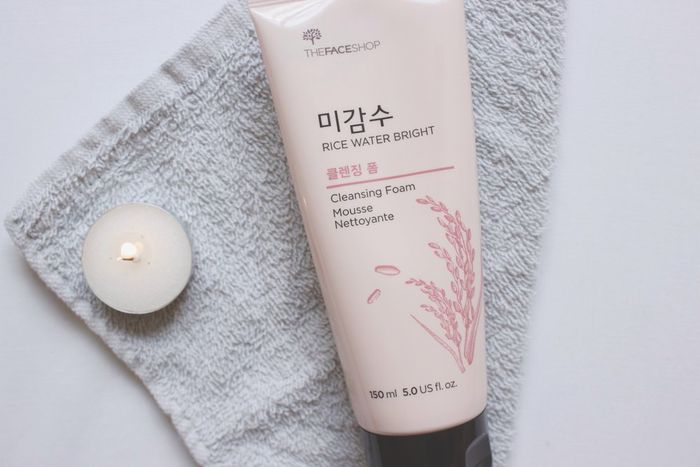 Sữa rửa mặt chiết xuất gạo mềm dịu từ The Face Shop - phiên bản hình ảnh 2
