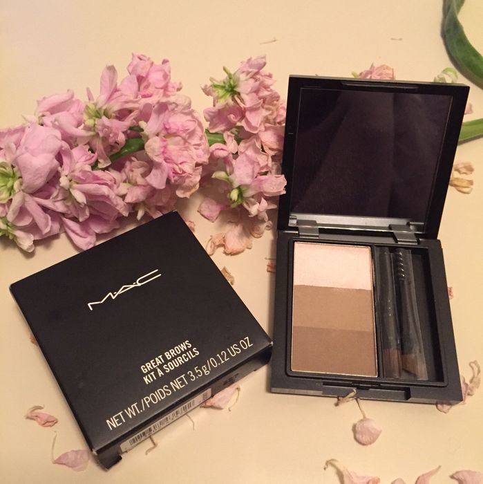 Bộ Kit chân mày MAC Great Brows dạng nén - Ảnh phối cảnh sang trọng
