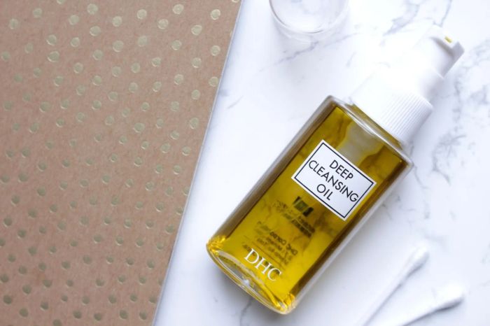 Bộ sưu tập hình ảnh dầu tẩy trang DHC - Vẻ đẹp của sự đơn giản mà tinh tế