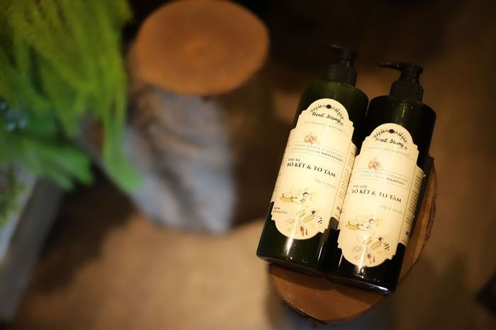 Hình ảnh chân thực dầu gội bồ kết tơ tằm Herbstory - phiên bản cao cấp