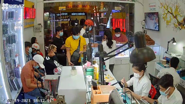 Học viên thực hành tại Thanh Lên Mobile