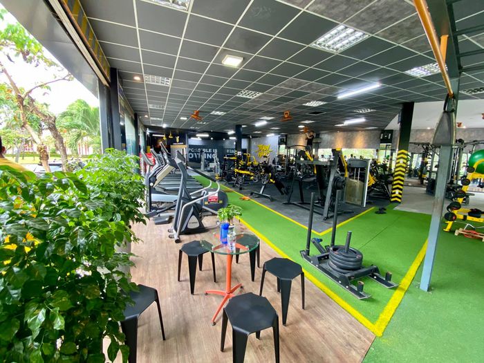Không gian tập luyện hiện đại tại V6 Fitness Center