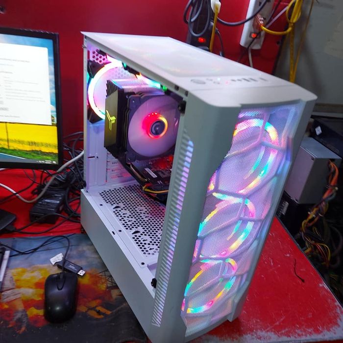 Khu vực trải nghiệm sản phẩm tại Hồng Đức Computer