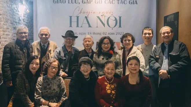 Nhóm Hà Nội Tri Thức trong buổi giao lưu, gặp gỡ các tác giả hình ảnh 2