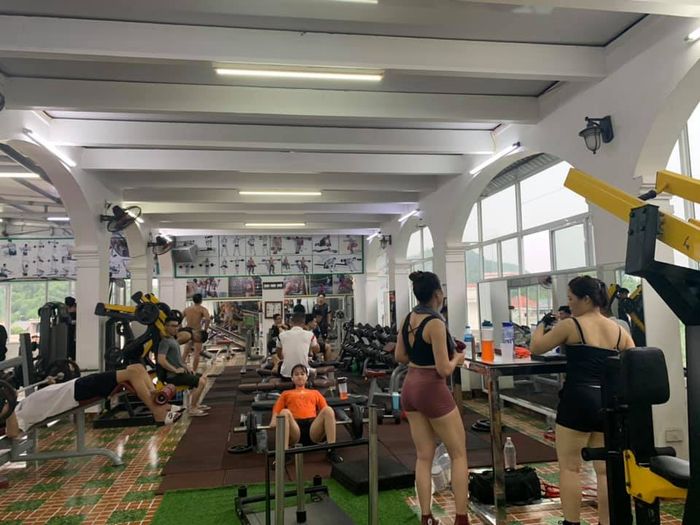 Hệ thống máy tập đa dạng tại Club Gym Vân Anh