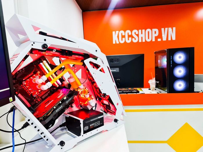 Hệ thống sản phẩm đa dạng tại showroom Khánh Chung