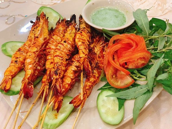 Không gian ấm cúng và món ngon đặc trưng tại Quán Nướng 449