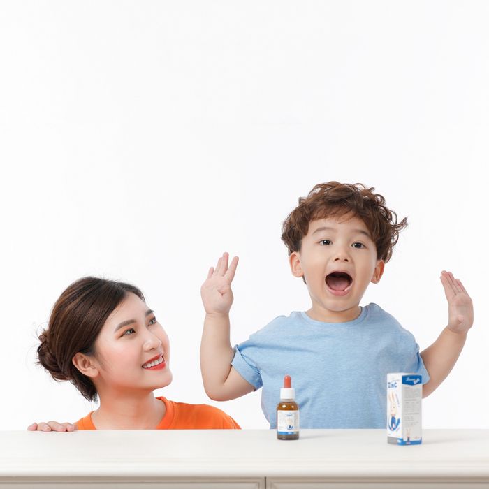 Hình ảnh thực tế Smartbibi ZINC - Thiết kế chai sang trọng, an toàn cho trẻ nhỏ