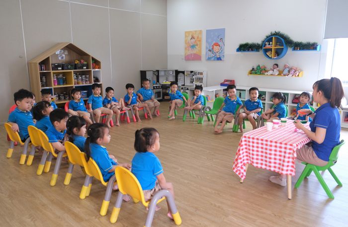 Khoảnh khắc học tập vui nhộn của các bé tại Little People Kindergarten
