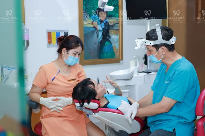 Hình ảnh 2 về Bệnh viện Răng hàm mặt Worldwide - Ghi lại quy trình phẫu thuật chuyên nghiệp với hệ thống máy móc hiện đại và đội ngũ bác sĩ tận tâm.