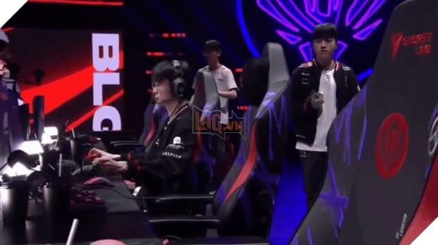LMHT: Khoảnh khắc chớp nhoáng của Faker gợi bao cảm xúc khó tả trong lòng người hâm mộ