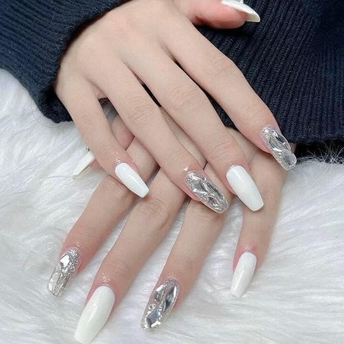 Học viên thực hành kỹ thuật nail tại Vân Nails
