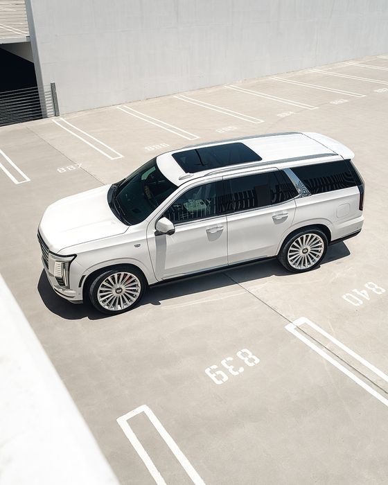 2025-cadillac-escalade-suv-rides-brushed-clear-on-monoblock-24s-feels-utterly-pristine_1.jpg