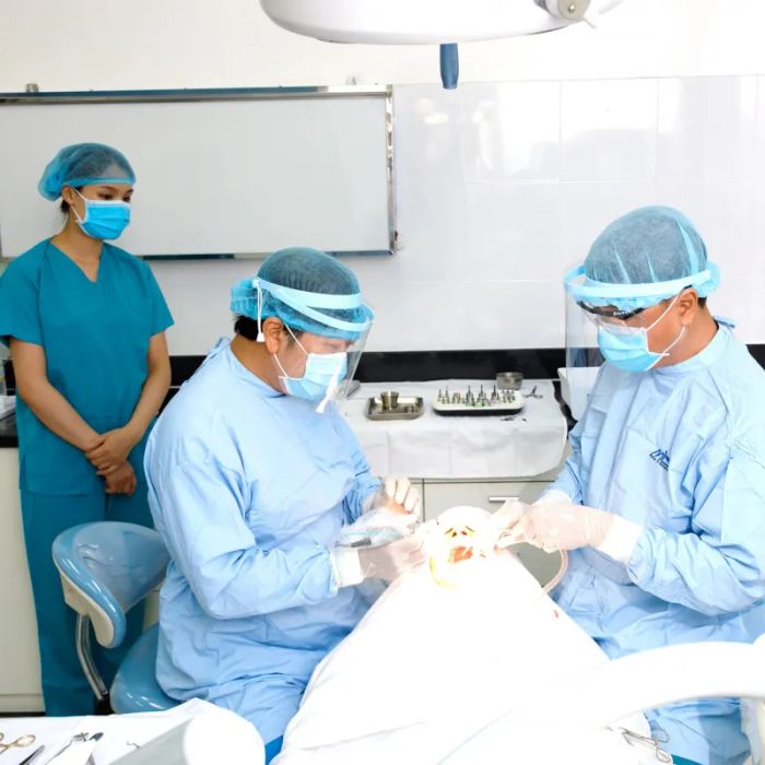 Hình ảnh 1 về Bệnh viện Răng Hàm Mặt TP.HCM - Cơ sở vật chất hiện đại, phòng mổ đạt chuẩn và đội ngũ y bác sĩ chuyên nghiệp.