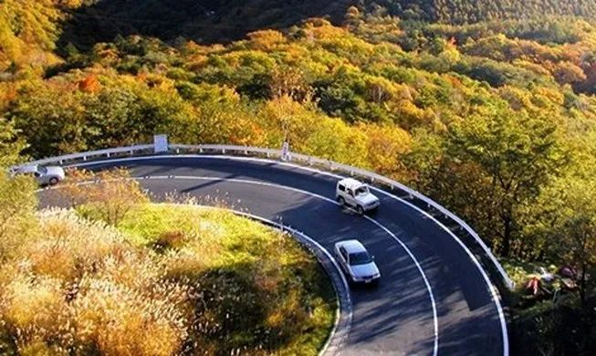 Tinh thần nhường đường - nét đẹp văn hóa giao thông trên đèo dốc ảnh 3