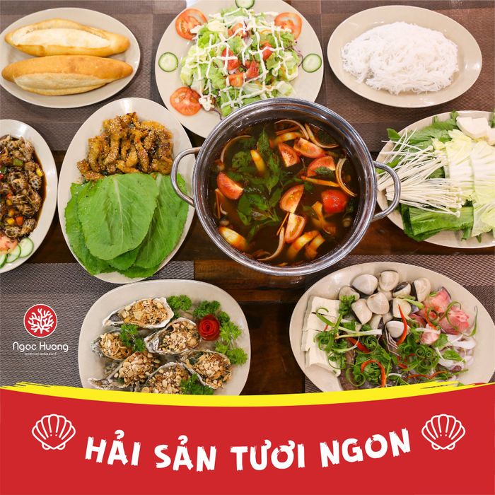 Ngọc Hương Seafood Restaurant ảnh 3 - Sắc màu và hương vị tươi ngon của đại dương