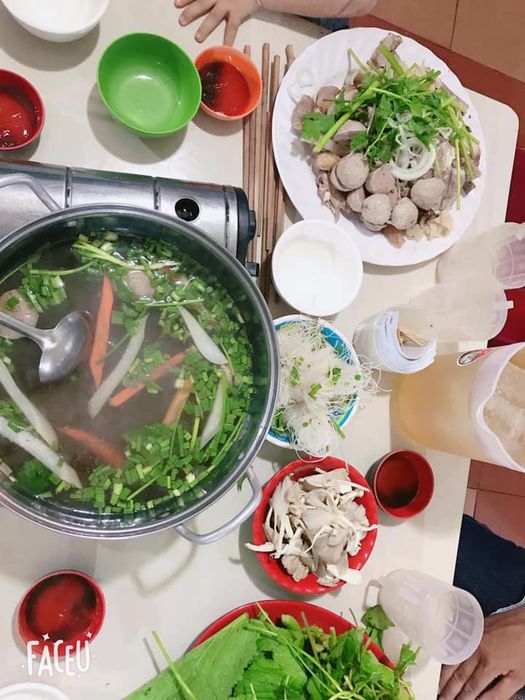 Không gian ấm cúng và các món ăn hấp dẫn tại Lẩu Bò 3 Chuông