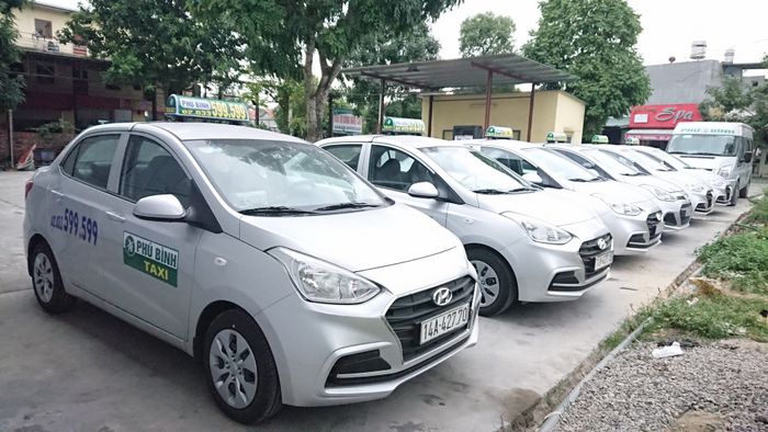 Hình ảnh đội xe hiện đại của Taxi Phú Bình