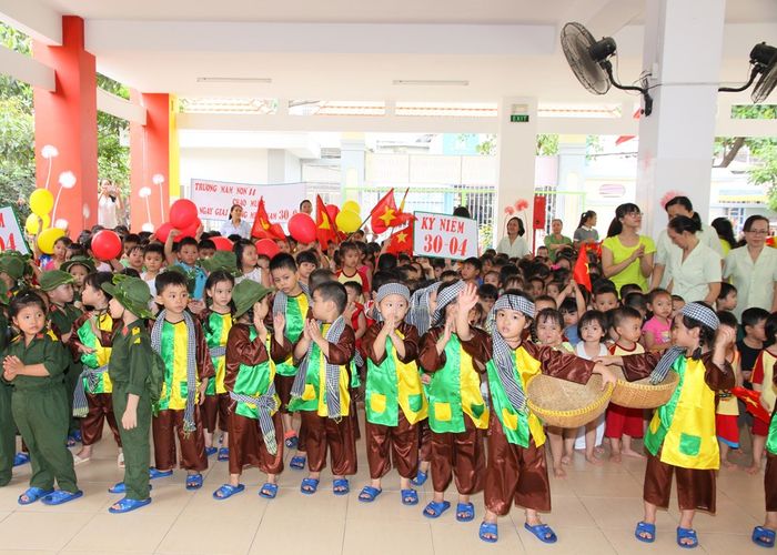 Trường Mầm non 14, một biểu tượng của sự phát triển trong giáo dục tại quận Tân Bình, luôn là lựa chọn tin cậy của các bậc phụ huynh. Sự kết hợp giữa cơ sở vật chất hiện đại và đội ngũ giáo viên tận tâm đã mang lại môi trường học tập và chăm sóc toàn diện cho trẻ nhỏ.