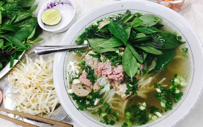 Nguyên liệu tươi ngon và bí quyết nấu nước dùng tại Phở 68 Quảng Thắng