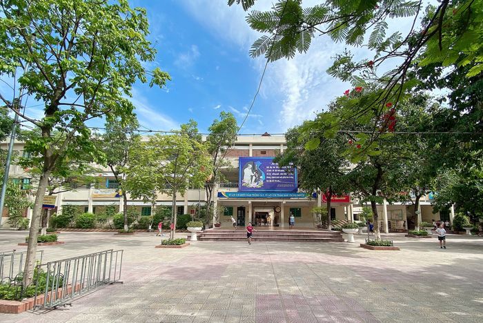 Khuôn viên xanh mát với cơ sở vật chất hiện đại tại Trường Nam Thành Công