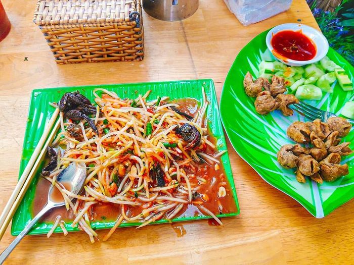 Ty Thy - Gỏi Đu Đủ Thái: Nghệ thuật trình bày (Ảnh 1)