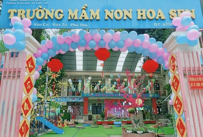 Khoảnh khắc vui chơi ngoài trời của các bé tại Trường Mầm Non Hoa Sen