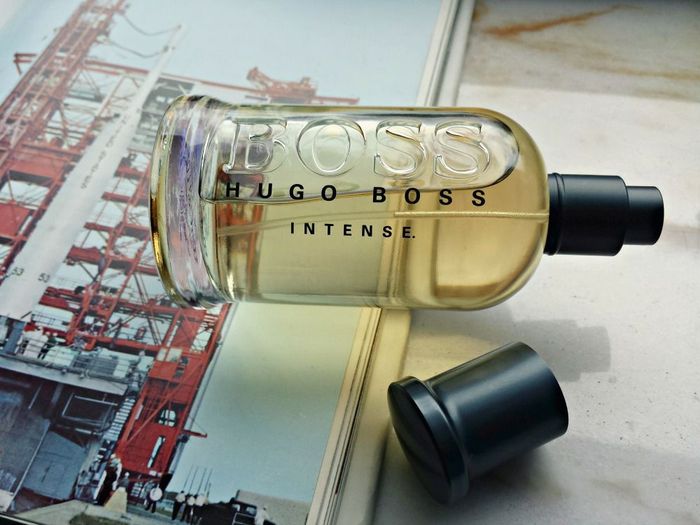 Hình ảnh thiết kế tinh xảo của chai Hugo Boss Bottled Intense