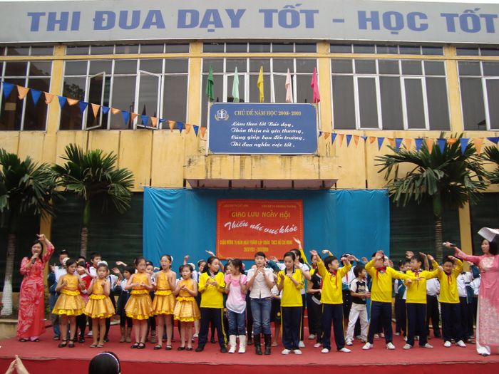 Khuôn viên xanh mát cùng các hoạt động ngoại khóa tại Trường Tiểu học Cát Linh