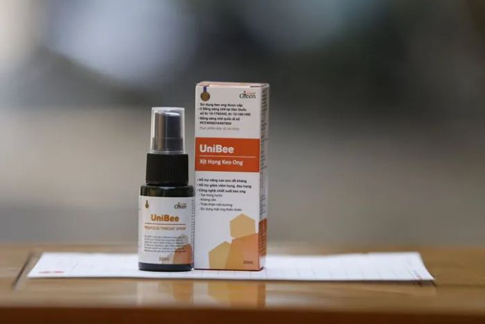 Hình ảnh thực tế chai Xịt họng Unibee - góc cận cảnh