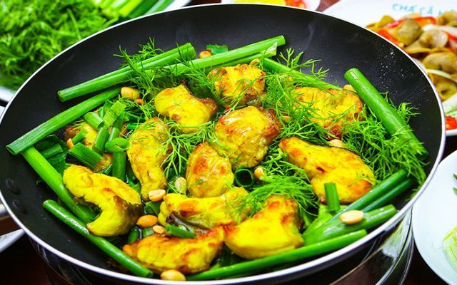 Không gian ấm cúng mang đậm phong vị Bắc tại Chả Cá Hà Nội Phố