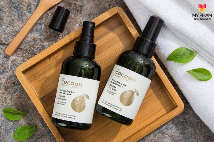 Xịt dưỡng tóc tinh dầu vỏ bưởi Cocoon - Phiên bản hình ảnh 2: Dưỡng chất thẩm thấu sâu, phục hồi từng sợi tóc hư tổn.