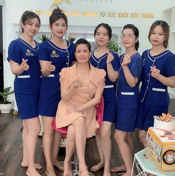 Hình ảnh liệu trình gội đầu thảo dược cao cấp tại Risa Spa